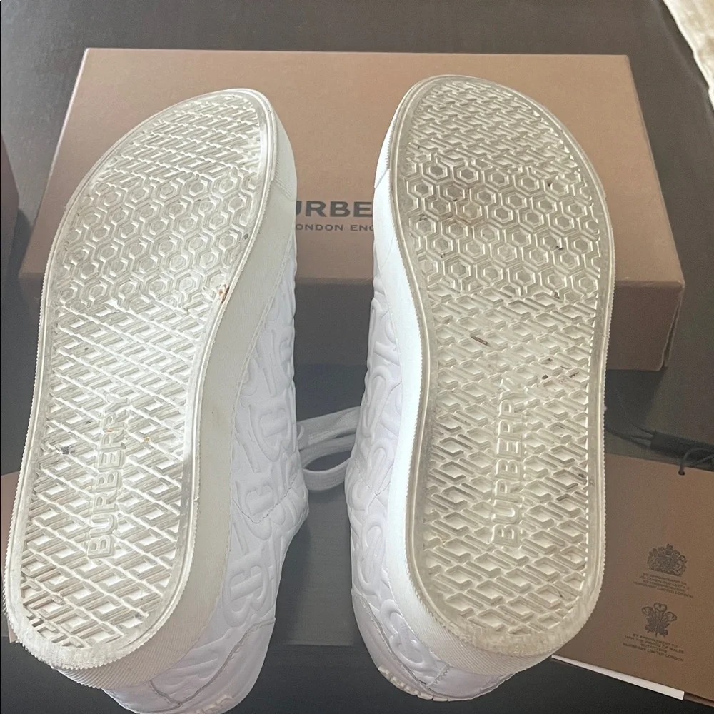 Burberry White Quilted Leather Low-Top Sneakers - Picture 4 of 7
